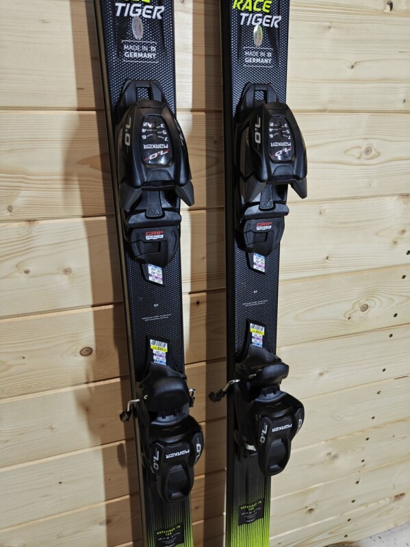 LYŽE VOLKL RACETIGER SL JR 160CM --MODEL 2026--